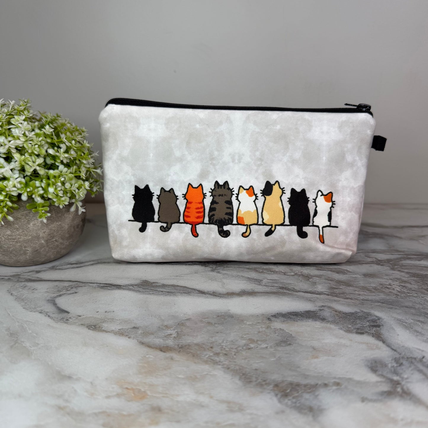 Pouch - Cat Back in a Row