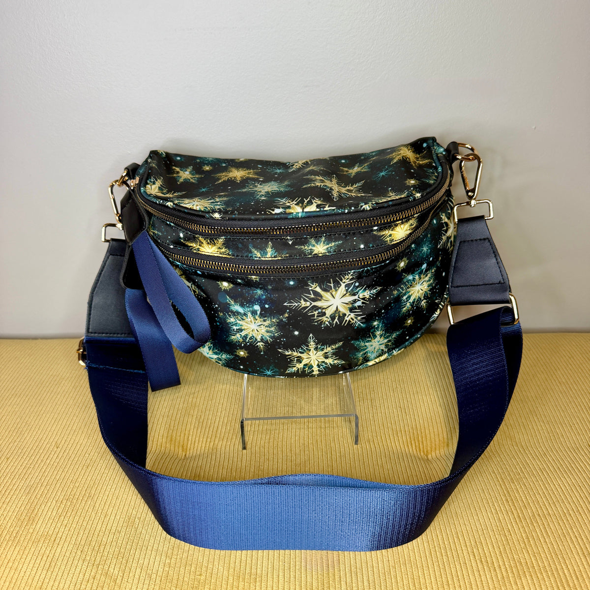 The Roni Nylon Crossbody - Christmas - Snowflake
